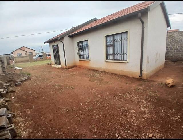 3 BEDROOM HOUSE FOR SALE IN EVATON WEST